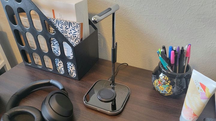Satechi 2-in-1 Wireless Charging Stand Review: Schlank und funktional!